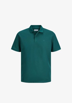 Sötétzöld rövid ujjú póló, kétgombos nyílással és Jack & Jones címkével a gallér belsejében.