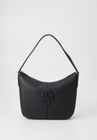 Musta nahkainen olkalaukku, jossa on kaareva muoto, kohokuvioitu logo etupuolella ja yksi tyylikäs olkahihna. Taitava pinta.