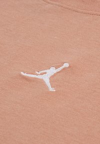 Jordan ESSENTIAL TEE - T-shirts - light madder root