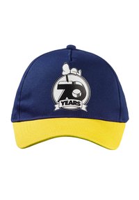 Cappello della marina con una visiera gialla che presenta un logo circolare bianco e nero con la scritta "70 ANNI", accentuato da un personaggio dei cartoni animati sopra.