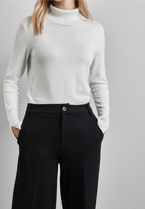 Stickad tröja - off-white