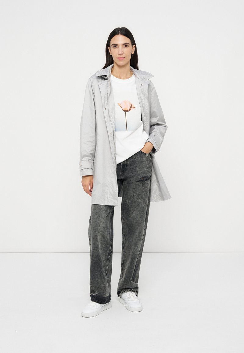 Impermeable