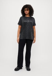 ONLY Carmakoma CARMIKO LIFE WASHED TEE - Triko s potiskem - phantom