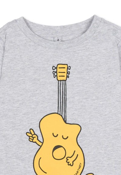 Szara bawełniana koszulka z żółtą kreskówkową gitarą z wyrazem twarzy i znakiem pokoju, na wysokości środkowej części klatki piersiowej.