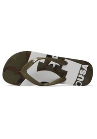 Kamelonflip-flop med mönstrad innersula i grönt, brunt och vitt. Designen inkluderar en texturerad rem och logotypdetalj.
