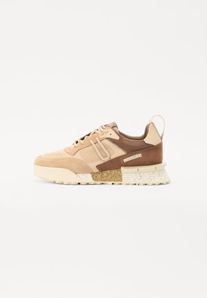 FIELD JUPITER ENGINEREED - Sportbačiai - beige