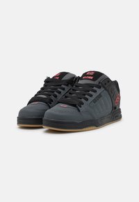 Globe TILT - Sapatilhas de skate - black/grey/red