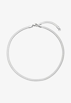 Collier chaîne serpent en argent avec fermoir mousqueton et rallonge ajustable sur fond blanc.