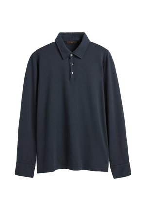 Polo a maniche lunghe blu navy scuro con tre bottoni e colletto piegato su sfondo bianco.