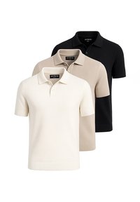 Tres camisetas polo de manga corta en crema, beige y negro. hechas de tejido texturizado con un cuello clásico y sutiles detalles acanalados.