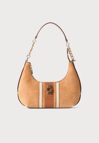 Geantă de mână din piele întoarsă de culoare maro deschis, cu o formă curbată, având o dungiță maro și accente crem. Un element metalic cu logo este centrat pe partea din față.