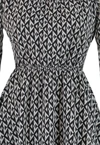 Trendyol Vapaa-ajan mekko - black