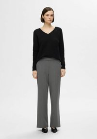 Selected Femme SLFLULU NEW V NECK - Pulover - black