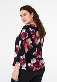 Zizzi MIT UND KITTEL - Palaidinė - black pink floweraop