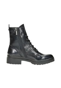 Zwarte leren combatboot tot halverwege het kalf met een zijrits, voorste veters, een gestructureerde afwerking en een dikke rubberen zool met profiel.