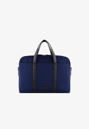 Marineblauwe laptoptas van duurzaam materiaal, met zwarte leren handvaten en accenten, rechthoekige vorm, met een ritsluiting en een voorvak.