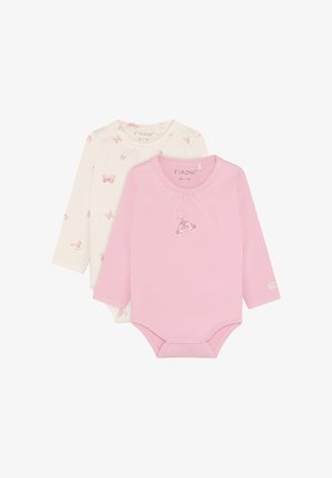 Deux bodies bébé à manches longues, l'un rose uni avec un motif de papillon, et l'autre blanc avec des motifs de papillons sur toute la surface.