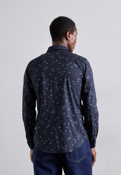 Camicia blu scuro con una sottile stampa di biciclette su tutta la superficie, colletto con bottoni, maniche lunghe e orlo dritto, realizzata in tessuto leggero.