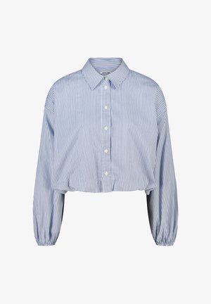 Chemise courte rayée bleu et blanc, avec col, manches longues bouffantes et fermeture à boutons sur le devant. Le tissu semble doux et léger.