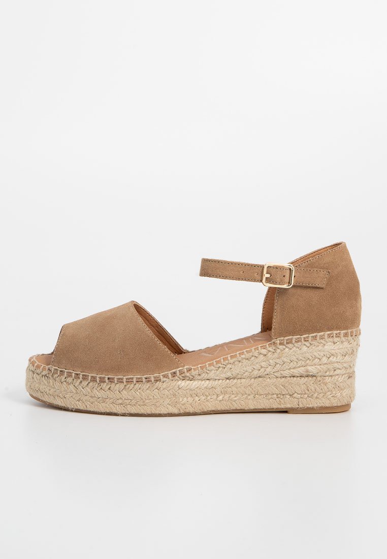 Kanna Sandalen met sleehak lichtbruin