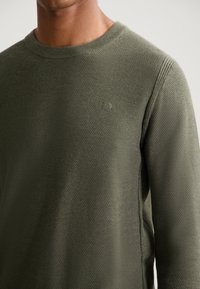 Dstrezzed MERCURY CREW - Trui - olive night