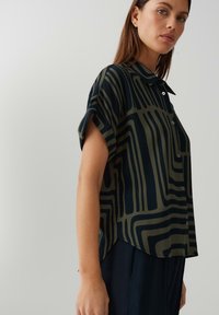 OPUS PANTS LOOSE FIT PRINT - Hemdbluse - olive leaf