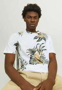 Jack & Jones PREMIUM ALL OVER RUNDHALS - T-shirt med print - white