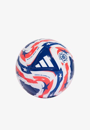 Adidas lopta za utakmice, bijela s crvenim i plavim naglascima. Ima uzorak zvijezda i teksturiranu površinu. Prikazuje FIFA i Mundial de Clubes logotipe.