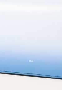 Osoi FOLDER BROT - Bolso de mano - prism blue