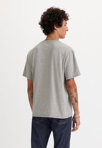 Levi's® BUTTON HENLEY - Základné tričko - mid tone grey heather