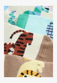 Wybrany, muted blue tan safari