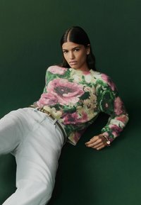 Next Pulover - pink floral