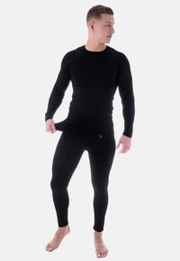 Schwarzes langärmliges Thermoshirt und Leggings, aus glattem Material, mit taillierter Passform und elegantem Schnitt ohne sichtbare Muster.