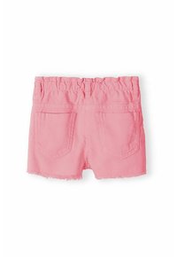 Roze traperice šorts s frcanim rubom, elastičnim pojasom i dva stražnja džepa. Glatka tekstura s jednoličnom bojom.