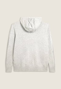 Sudadera con capucha gris con puños y bajo acanalados, textura de tela suave, detalles mínimos de costura y un diseño de ajuste relajado.