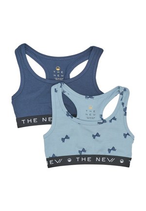 Zwei Sport-BHs im Racerback-Stil für Mädchen, einer in einfarbig navyblau und der andere hellblau mit dunklen Schleifenmotiven, beide mit schwarzen Bändern, auf denen "THE NEV" steht.