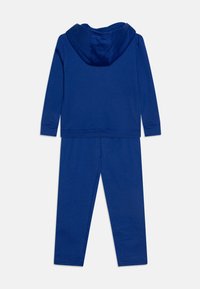 Nike Performance NBA GOLDEN STATE WARRIORS TEAM LOGO CLUB UNISEX SET - Trenirka - style spec