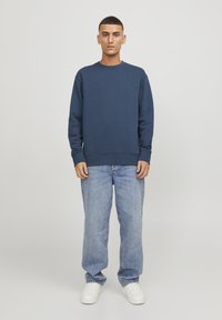 Jack & Jones JJESTAR CREW NECK - Sweatshirt - ensign blue