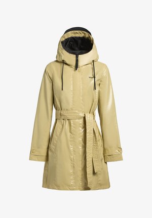 Vodoodporna rumena jakna z sijočo teksturo, nastavljivo kapuco, elastičnimi vrvicami, dolgimi rokavi in pasom s pasom. Črna notranja podloga.