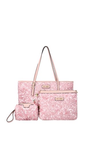 Drie roze pailletten tassen, waaronder een tote, een schoudertas en een kleine ritstas met lichtroze banden en afwerking.