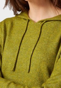 Grüner Strick-Hoodie mit strukturierter Oberfläche, V-Ausschnitt, Kordelzug und gerippten Bündchen. Weiches Material, lässige Passform.