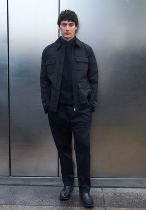 Next, REGULAR FIT  SMART TECHNICAL SHOWERPROOF FOUR POCKET FIELD - Let jakke / Sommerjakker - black