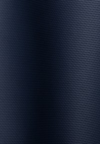 Tissu texturé bleu nuit foncé avec un motif en grille, présentant une surface lisse et une qualité durable adaptée à diverses applications.