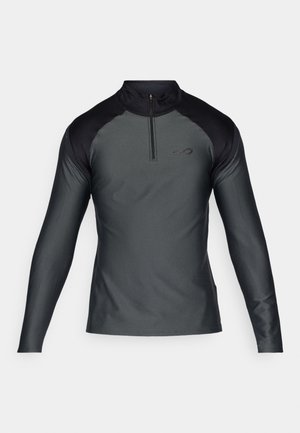 Maglione sportivo a maniche lunghe di colore grigio scuro con spalle nere e colletto con zip frontale a un quarto, su sfondo bianco uniforme.