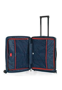 Maleta rígida azul con cremalleras rojas, dos compartimentos y un asa telescópica. El interior cuenta con un tejido estampado y múltiples bolsillos.