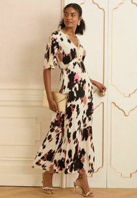 Love & Roses REGULAR FIT - SEQUIN SLEEVE   - Denní šaty - neutral