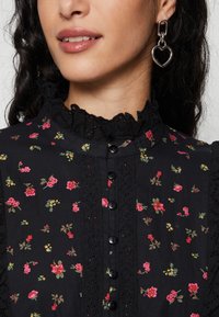 YAS Petite YASSIV DRESS  - Abito a camicia - black/pink
