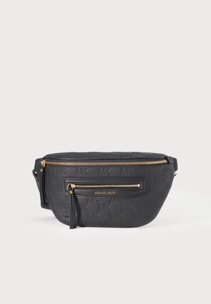Bolso de cintura de cuero negro Michael Kors con patrón MK en relieve, cremalleras doradas, bolsillo frontal con cremallera y correa ajustable.