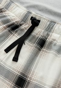 Thumbnail Image 8