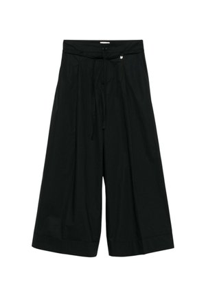 Pantaloni shorts neri a gamba larga con vita regolabile tramite coulisse, caratterizzati da pieghe e una trama liscia. Senza tasche visibili o motivi.